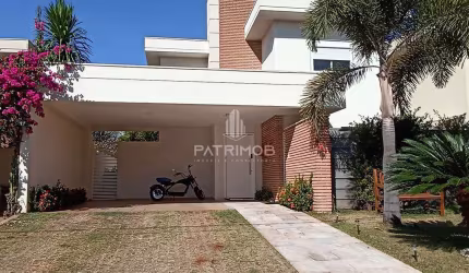 Sobrado 3 Dormitórios c/ Suíte e Piscina Aquecida em Condomínio, Guaporé - Ribeirão Preto