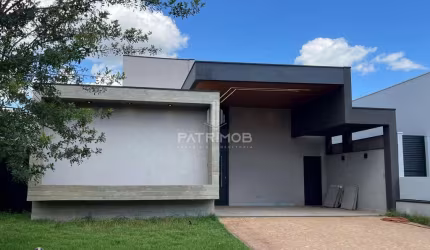 Casa térrea c/ 03 Suítes + piscina - em Portal da Mata