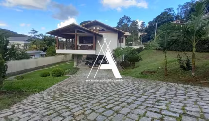 Maravilhosa casa em condomínio fechado em Quebra Frascos, Teresópolis