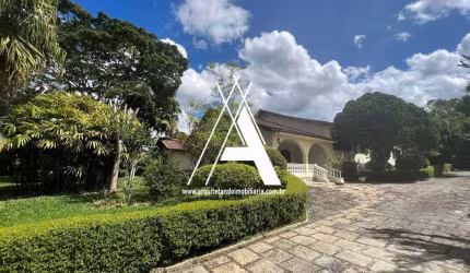 Casa de alto padrão a 5 minutos do centro de Teresópolis!
