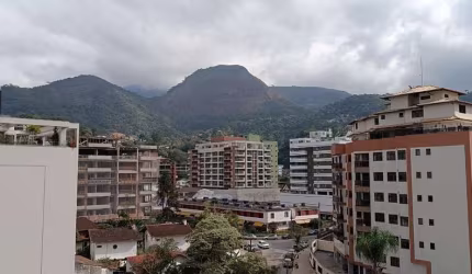 Lindo Apartamento 2 Quartos (1 Suíte), Dependência Completa. Varanda, 3 Vagas!