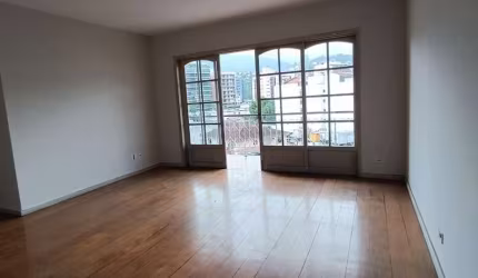 Apartamento 2 Quartos, 2 Banheiros e Varanda.  Melhor localização de Teresópolis
