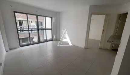 Apt novo e amplo, quarto e sala, próximo à faculdade