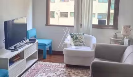 Apartamento de 1 Quarto(amplo), Elevador e Vaga Coberta. Localização Perfeita!