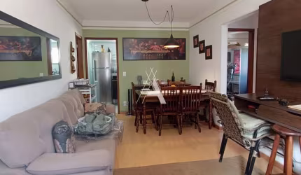 Apartamento 2 Quartos, Varanda, 2 Banheiros. Garagem coberta. Ótima Localização.