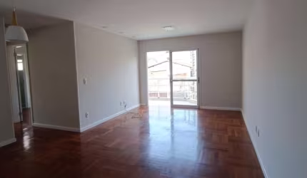 Ótimo Apartamento com 2 Quartos + Depend Completa, Varanda, Elevador e Garagem.