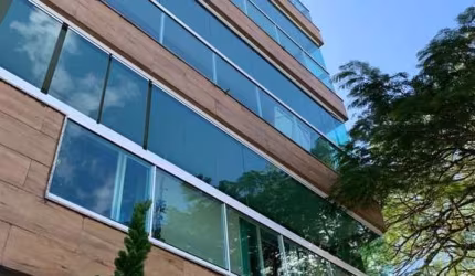 Apartamento novo, com 2 Quartos e Varanda. Ao lado do Alto e próximo ao Centro!