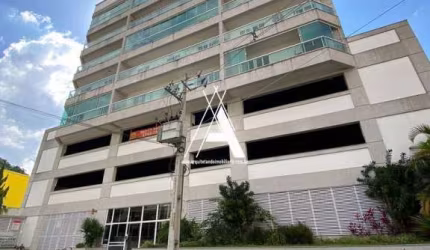 Apartamento amplo, com 2 Quartos(1 Suíte) e 2 Vagas. Varanda. Ótima Área Externa