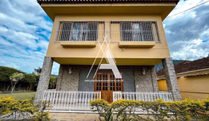 Casa à Venda com 4 quartos no bairro do Alto, Teresópolis.