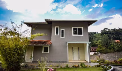 Casa a venda em condomínio fechado em Teresópolis no bairro Quinta da Barra