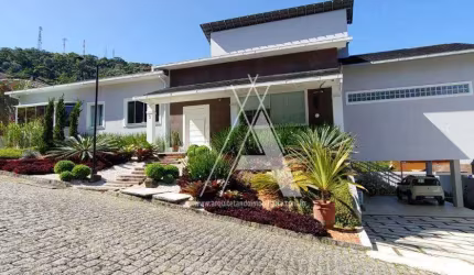 Casa à venda em Teresópolis em condomínio de alto padrão, no bairro Panorama