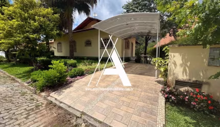 Casa no condomínio a Flor do Imbuí , com 05 quartos