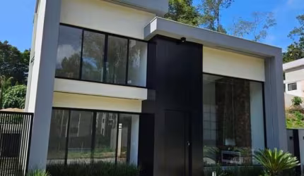 Casa espetacular e moderna em Condomíno de alto padrão, com 4 Quartos e 3 Suítes