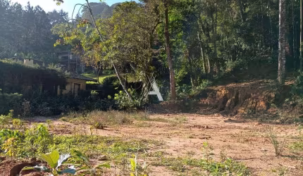 Terreno condomínio fechado, bairro nobre, próximo Granja Comary. Segurança 24h.