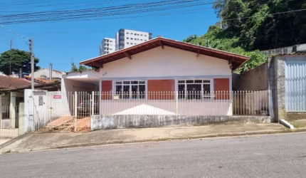 Casa com 2 quartos à venda no Jardim América, Poços de Caldas , 100 m2 por R$ 550.000