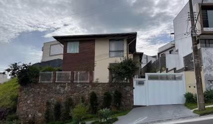 Casa com 3 quartos à venda no Jardim Europa, Poços de Caldas , 196 m2 por R$ 1.300.000