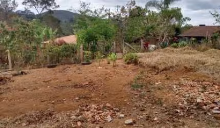 Terreno à venda no Centro, Caldas  por R$ 86.000