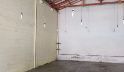 Barracão / Galpão / Depósito à venda no Jardim São Bento, Poços de Caldas , 144 m2 por R$ 450.000