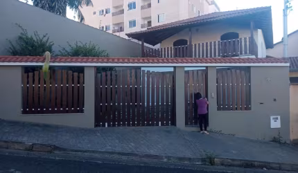Casa com 4 quartos à venda no Jardim das Azaléias, Poços de Caldas , 237 m2 por R$ 850.000