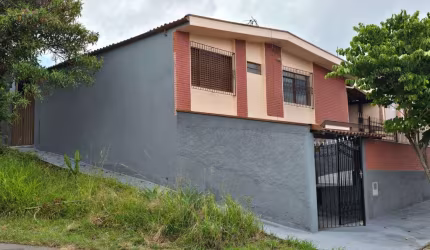 Casa com 3 quartos à venda na Vila Togni, Poços de Caldas , 157 m2 por R$ 420.000