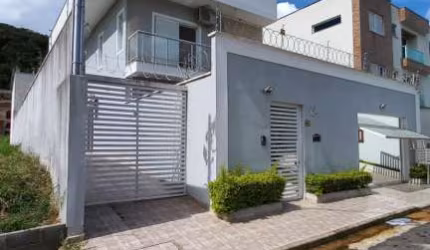 Casa com 3 quartos à venda na Chácara dos Cravos, Poços de Caldas , 195 m2 por R$ 1.550.000
