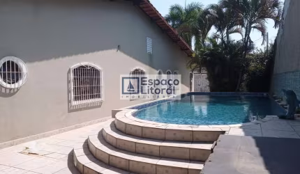 Casa com 3 dorm, piscina, 200m da Praia das Palmeiras - Caraguatatuba/SP