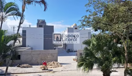 Sobrado com 2 dormitórios à venda, 130 m² por R$ 703.000,00 - Jardim Capricórnio - Caraguatatuba/SP