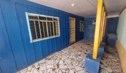 CASA PARA LOCAÇÃO DE FRENTE PARA A RUA. 02 QUARTOS ESPAÇOSOS, SALA AMPLA,  COPA/ COZINHA BANHEIRO SOCIAL ÁREA DE SERVIÇO GARAGEM FECHADA R$ 1.300,00