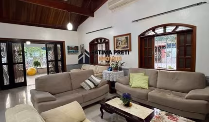 Casa para Venda em Guarujá, Guaiúba, 5 dormitórios, 3 suítes, 3 banheiros, 4 vagas