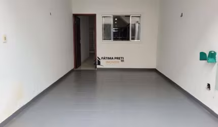 SOBRADO EM VILLAGE PRÓXIMO DA AV. DOS CAIÇARAS