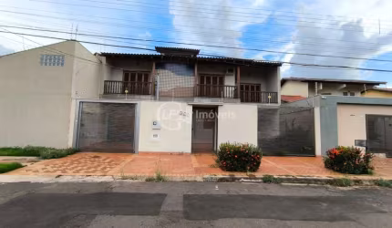 Casa para venda ou locação em Campo Grande-MS, Vila Rosa Pires: 4 quartos, 3 suítes, 2 salas, 3 banheiros, 5 vagas e 417m².