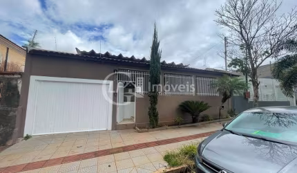 Espaço Comercial Impecável no Centro de Campo Grande-MS: 3 Quartos, 2 Salas, 4 Banheiros, 1 Vaga de Garagem - 220m²