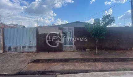 Casa à venda em Campo Grande-MS: 3 quartos, 3 salas, 1 banheiro, 5 vagas de garagem, 144m² no Jardim Tijuca.