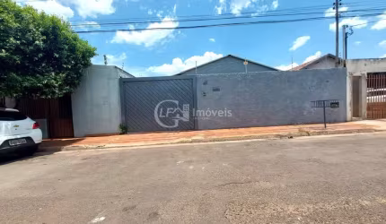 Casa bem localizada