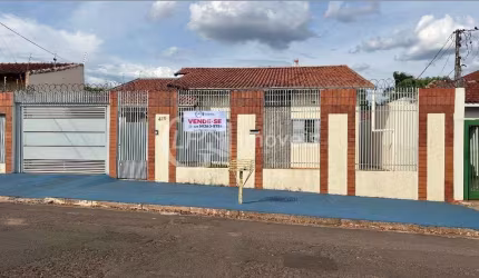 Impecável casa à venda na Vila Taquarussu, Campo Grande-MS: 3 quartos, 1 suíte, 3 salas, 2 banheiros, 15 vagas, 190m².