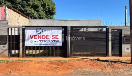 Excelente oportunidade! Casa à venda em Campo Grande-MS, bairro Jardim Carioca: 2 quartos, 1 sala, 1 banheiro, 2 vagas de garagem, 60,00 m².