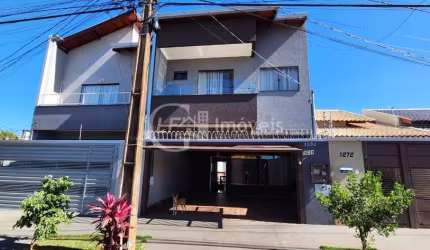 Impecável casa à venda em Campo Grande-MS, Jardim Tijuca: 3 quartos, 2 suítes, 1 sala, 2 vagas, 152m². Venha conferir!