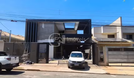 Imperdível oportunidade: Casa à venda em Campo Grande-MS, Carandá Bosque - 3 quartos, 2 suítes, 2 salas, 5 banheiros, 2 vagas, 180m².