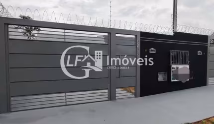 Casa à venda em Campo Grande-MS, no bairro Jardim Noroeste. Com 2 quartos, 1 suíte, sala, 2 vagas de garagem e 66,00 m² de área. Aproveite!
