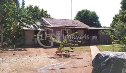 Chácara à venda em Terenos-MS, Zona Rural: 5 quartos, 1 suíte, 2 salas, 3 banheiros, 180m² de área!