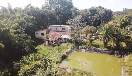 Chácara à venda em Jaraguari-MS, bairro Polomar: 3 quartos, 1 suíte, 3 salas, 4 banheiros, 4 vagas, 380m²!