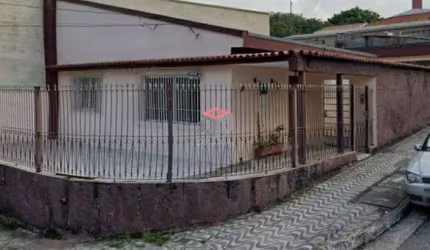 Casa- 243m², localizada no Jardim Hollywood- São Bernardo do Campo- SP.
