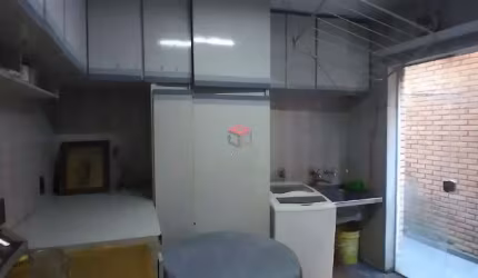 Sobrado com 616 metros de área contruída em rua sem saída!