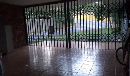 Terreno de 2.463,90 m² com casa construída no Anchieta em São Bernardo do Campo - SP.