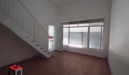 Imóvel vago, assobradado próximo a prefeitura do municipio