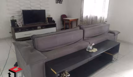 Sobrado com 227m² localizado no Bairro Sacadura Cabral em Santo André - SP.