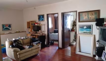 Casa com 133m² localizada no Bairro Valparaiso em Santo André- SP.