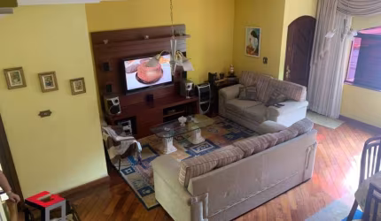 Sobrado à venda 3 quartos 1 suíte 5 vagas Alice - Santo André - SP