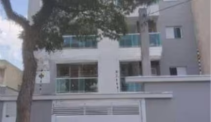 Apartamento sem condomínio com elevador na Vila Humaitá. Dispõe de 63m².