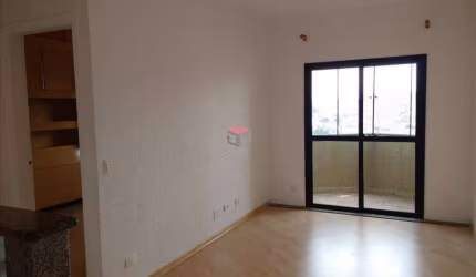 Apartamento com 42m² com sala ampla com sacada envidraçada localizado no Centro de São Bernardo do Campo/SP.